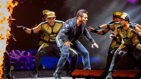 Da Bangg Tour 2021 Salman Khan Sets The Stage On Fire Watch Video