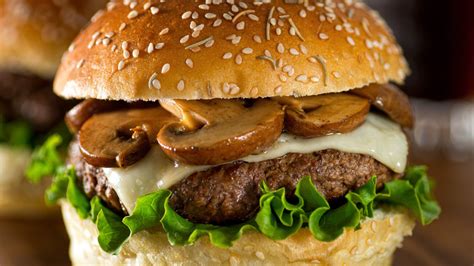 These Are The Best Cheeses For Cheeseburgers