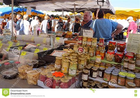 Sparen sie bargeld während der reise! St. AYGULF, VAR, PROVENCE, FRANKREICH, Am 26. August 2016 ...