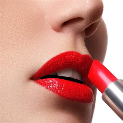How To Apply Red Lipstick Even Without Lip Liner