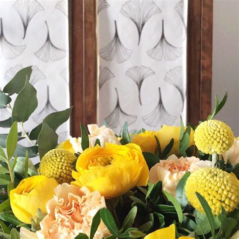 Scegli tra i mazzi di fiori più venduti online da floraqueen. Mazzo Di Fiori Gigantesco
