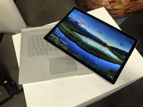 Surface book 3 2020 được phát triển dựa trên thiết kế từ những phiên bản trước đó. Microsoft Surface Book 2 and Surface Laptop introduced in ...