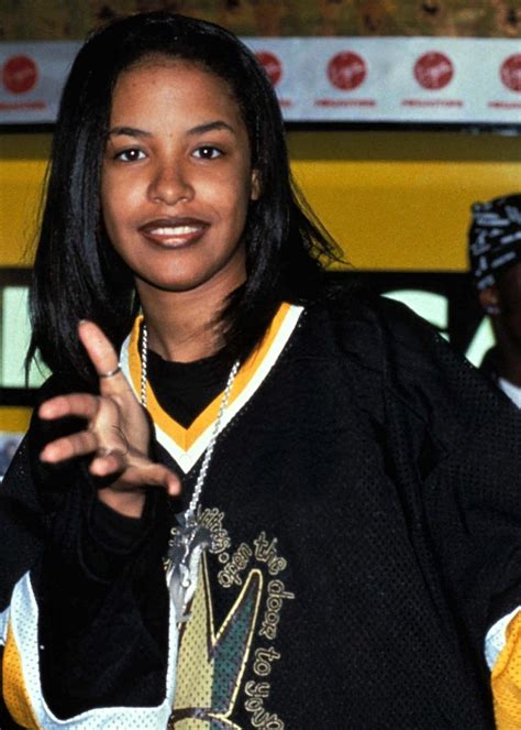Aaliyah 1995 Tumblr Aaliyah Hair Rip Aaliyah Aaliyah Style Girl