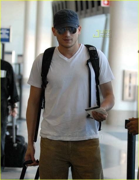 Wentworth earl miller iii is an american and british actor and screenwriter. Wentworth Miller Hooks 'Em Horns: Photo 595461 | Wentworth ...