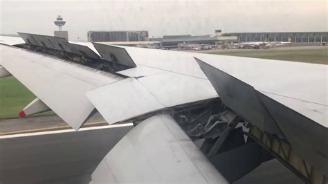Singapore Airlines Boeing 777 B777 Lowering Flaps For Landing Youtube