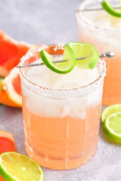 paloma refreshing tequila cocktail with only 4 ingredients