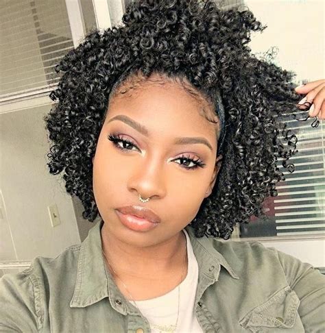 Easy Short Length Natural Curly Hairstyle For Womens With Round Face In