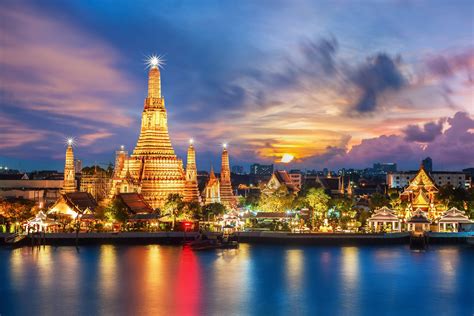 Wat Arun night view Temple in bangkok, Thailand.. - Club Wyndham Asia