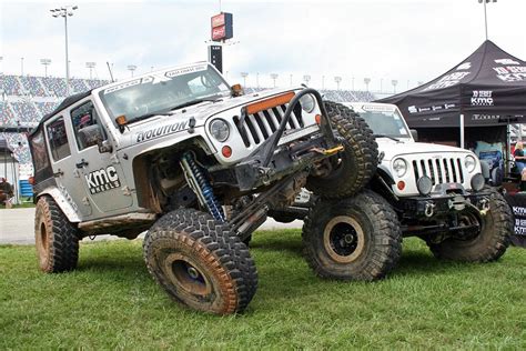 Jeep Beach Breaks Guinness World Record With Longest Jeep Parade Pictures Photos Wallpapers