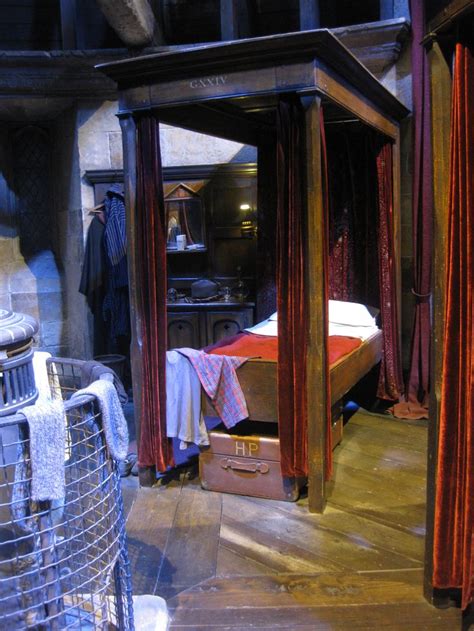 Harry Potters Bedroom At Hogwarts Movie Tour England Harry Potter
