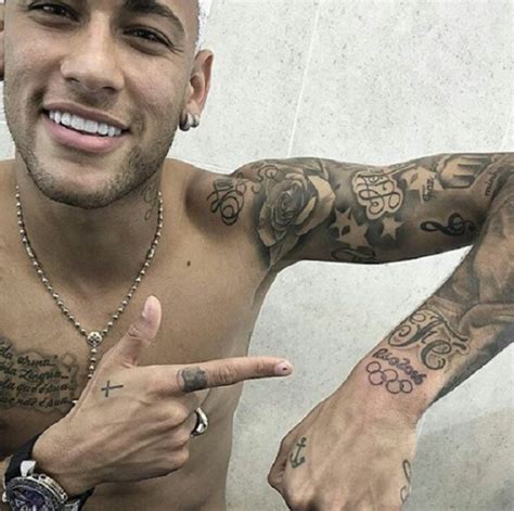 Tatuagens de Neymar Revista Nós e outros Olhos