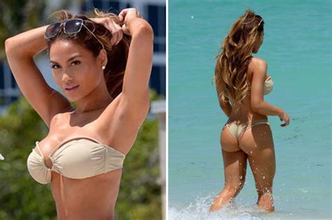 Jennifer Lopez In Beach Striptease J Lo Double Daphne
