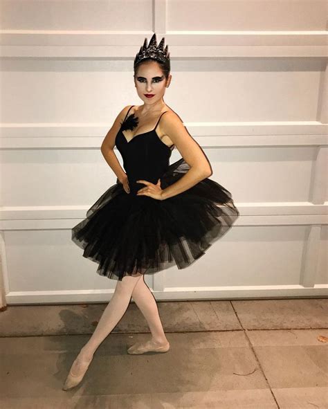 Black Swan Halloween Costume Via Rach Parcell Black Halloween