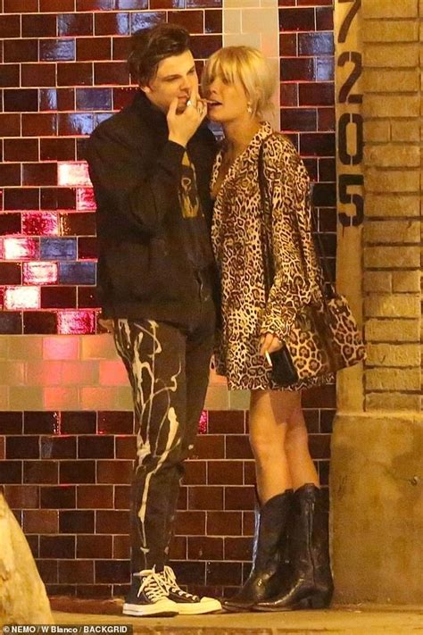 Halsey Shares Cigarettes As She Flirts Up A Storm With Musician Yungblud Daily Mail Online