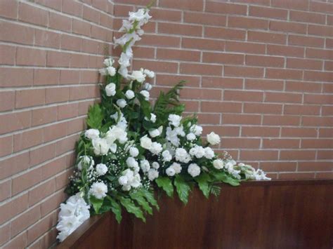 Non è un caso che i fiori bianchi siano i preferiti per i bouquet della sposa. Arte Floreale per la Liturgia