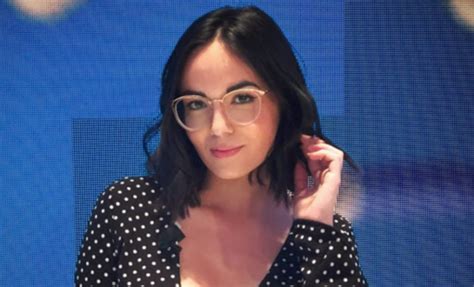 Agathe Auproux Enflamme Les Internautes En Dévoilant Son Jeu De Jambes