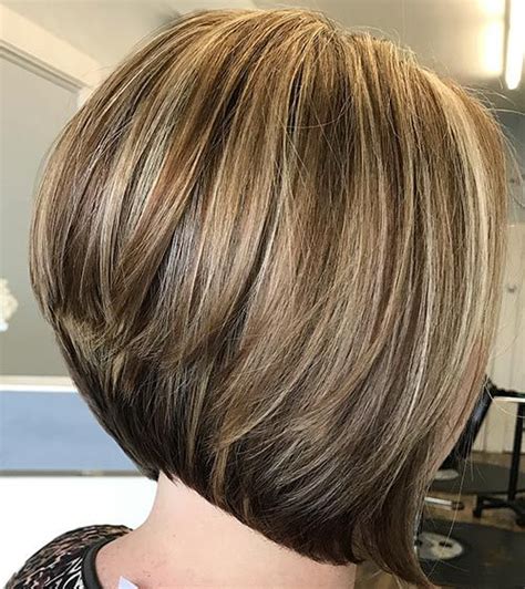 32 Chic Wedge Haircuts For Women And How To Do Them Wedge Haircut Choppy Bob Hairstyles Bob