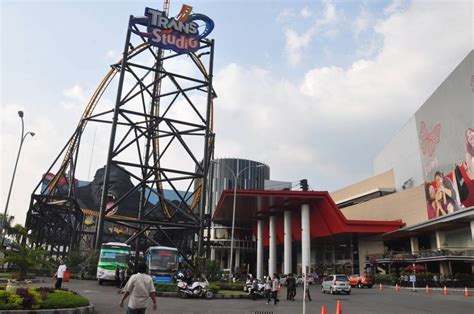 Mulai dari wisata alam, hotel, hingga aneka tempat wisata lainnya yang instagramable. 10 Tempat Menarik di Bandung | KakiTravel.net