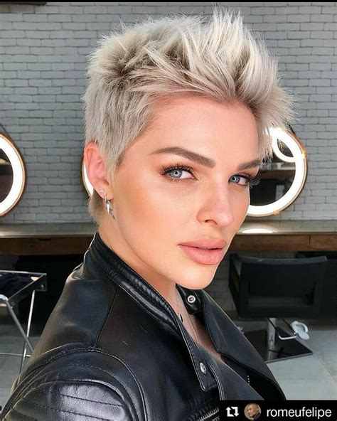 Short Haircuts For Women 2021 10 Trendy Short Haircuts For Thick Hair