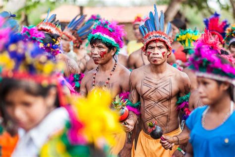 Considerando A Escultura Das Culturas Indígenas Brasileiras E Latino Americanas