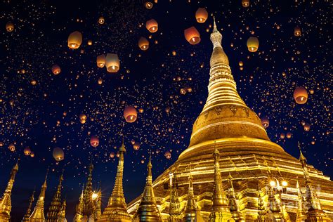 Shwedagon Pagoda With Larntern Photograph By Krunja Pixels