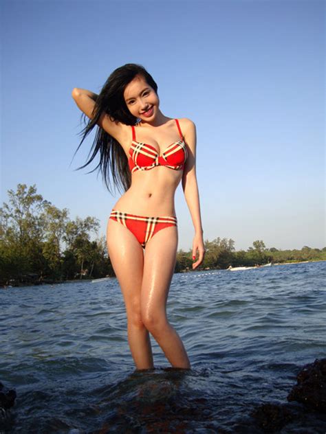 Photos Profiles Elly Tran S Attractive In Bikini