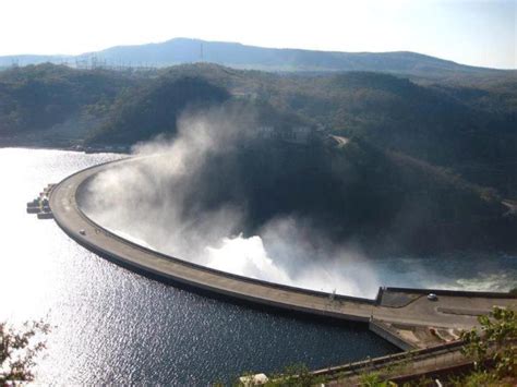 The largest floods are expected in the vaal river and provision has been made in vaal dam for a spillway capacity of 25 000 m 3 /s. Zambia and Zimbabwe 'milked' world's biggest dam dry, led ...