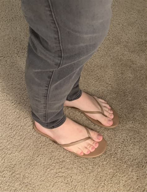 You Like My Feet And Flip Flops With These New Jeans Rfemaleflipflops