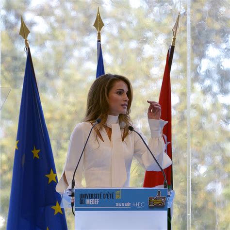 Watch Queen Rania Of Jordans Powerful Call To Action Against Isis Glamour
