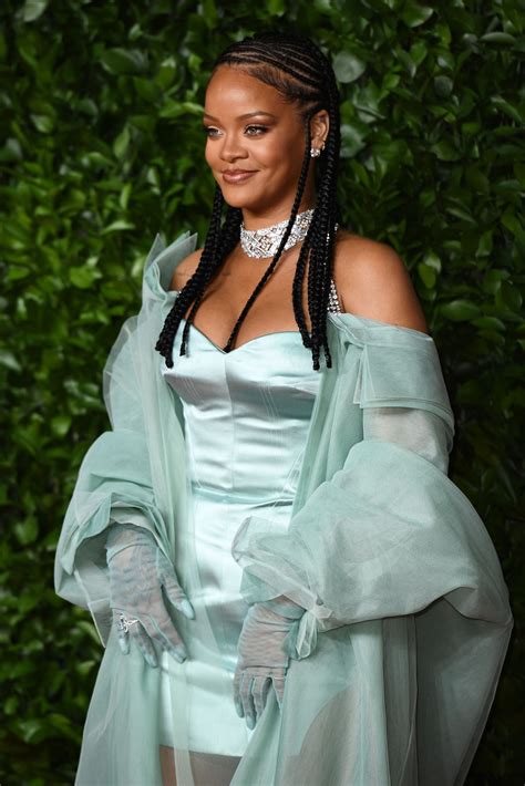 Rihanna 2019 Fashion Awards 1 Satiny