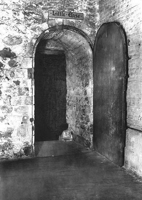 Little Ease The Torture Cell In The London Tower Random Times