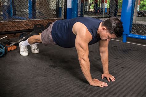 Wide Vs Close Grip Push Ups Which Is Better Steel Supplements