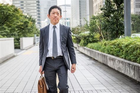 Premium Photo Japanese Businessman In Tokyo With Formal Business Suit