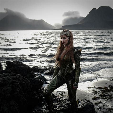 Heres Your First Look At Amber Heard As Mera In ‘justice League