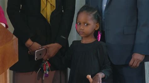 Somali Girl Barred From Entering Us By Trumps Order Reunited With