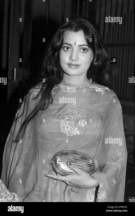 Old Indian Vintage 1980s Noir Et Blanc Bollywood Cinéma Hindi Film Acteur Inde Vijayta Pandit