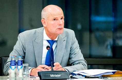 Volgens hem is de situatie in frankrijk beter dan in andere landen, maar nog altijd zorgwekkend. Reisadvies Frankrijk en Tsjechië aangescherpt om corona