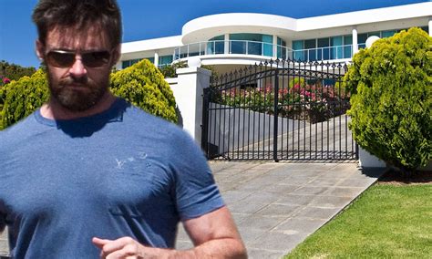 Hugh Jackman Goes House Hunting In Melbourne Daily Mail Online