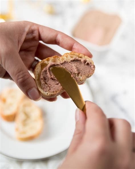 Today, mousse au chocolat is commonly decorated with flakes or chunks of chocolate on top, adding contrast to the flavor and smooth texture of the mousse. Mousse de foies de volaille au marsala - Mes gougères aux ...