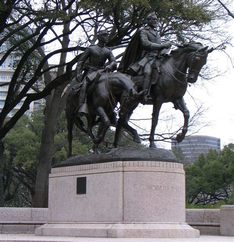 Robert E Lee Statue Is Vandalized At Oak Lawn Park Kera