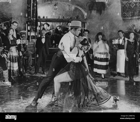 Spanish Woman Dancing Black And White Stock Photos And Images Alamy