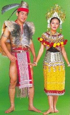 Ia diperkenalkan sewaktu dinasti ching. Sarawak - Pakaian Tradisional Kaum-Kaum Di Malaysia