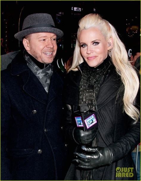 Full Sized Photo Of Jenny Mccarthy Donnie Wahlberg Share A Nye Kiss 09