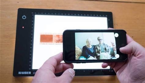 Cómo digitalizar con el celular los negativos de tus viejas fotos de