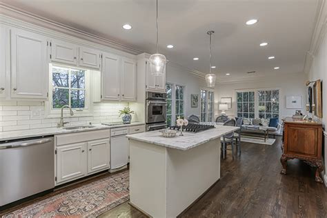 Beautifully Renovated Townhome In The Heart Of Buckhead