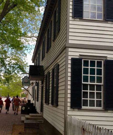 When Is The Best Time to Visit Colonial Williamsburg, Virginia? – A Bus
