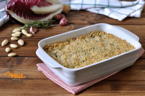 Gratinato al forno lo faccio spesso, ma con questa deliziosa crosticina di nocciole e parmigiano è davvero tutta. Radicchio gratinato al forno con scamorza - Pelle di Pollo