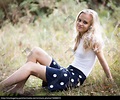 schöne blonde teenage mädchen außerhalb im wald - Lizenzfreies Foto ...