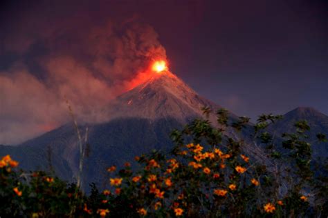 Volcán De Fuego Raggiunto Lapice Delleruzione Quattromila Evacuati