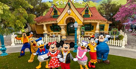 9 Details We Love About Mickeys Toontown D23